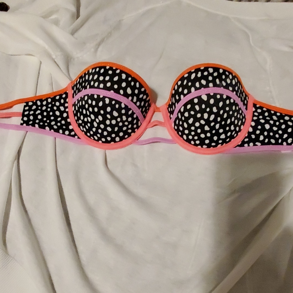 Victoria's Secret bikini top 32C